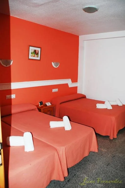 Habitación Triple — Hostal Mary Tere