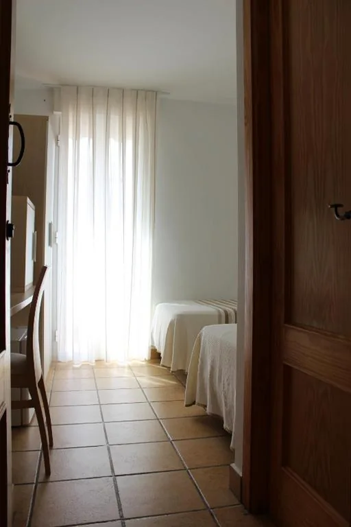 Habitación Doble Económica - 2 camas — Hostal Masin