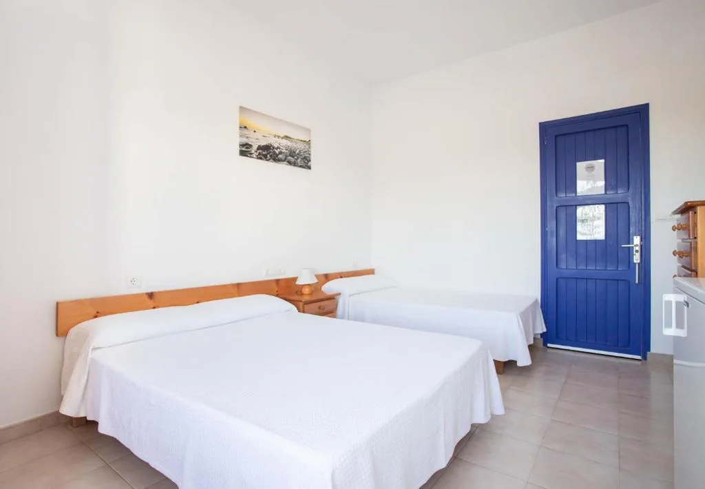 Camera tripla — Hostal Mayans