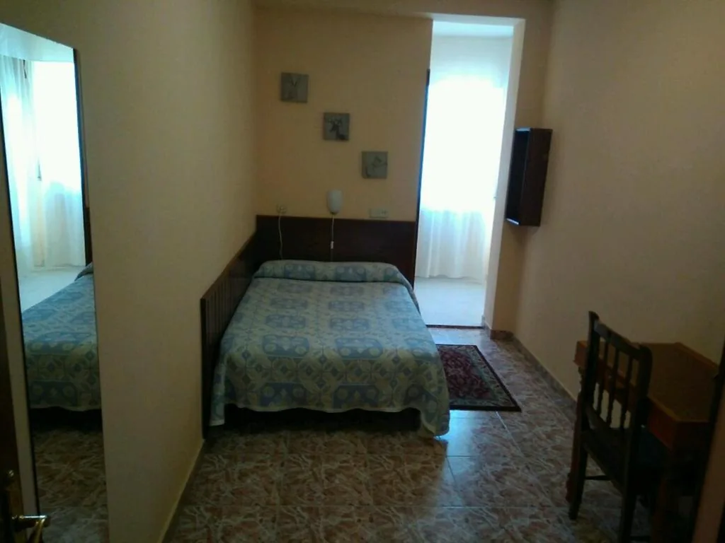 Habitación Individual — Hostal Mayo