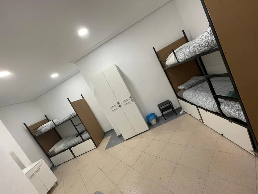 Posto letto in dormitorio condiviso maschile da 4 letti — Hostal Mayor Plaza