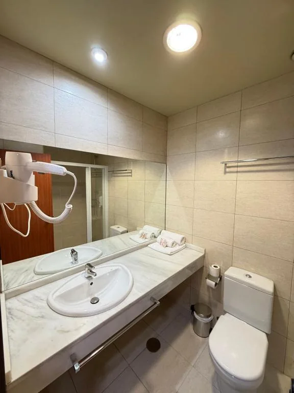 Camera doppia con 2 letti — Hostal Mediterranea