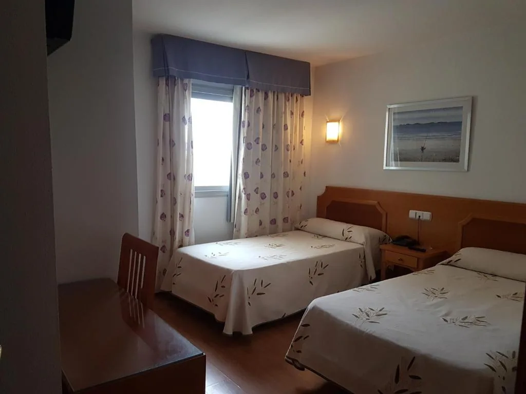 Camera doppia - 1 o 2 letti — Hostal Mediterraneo