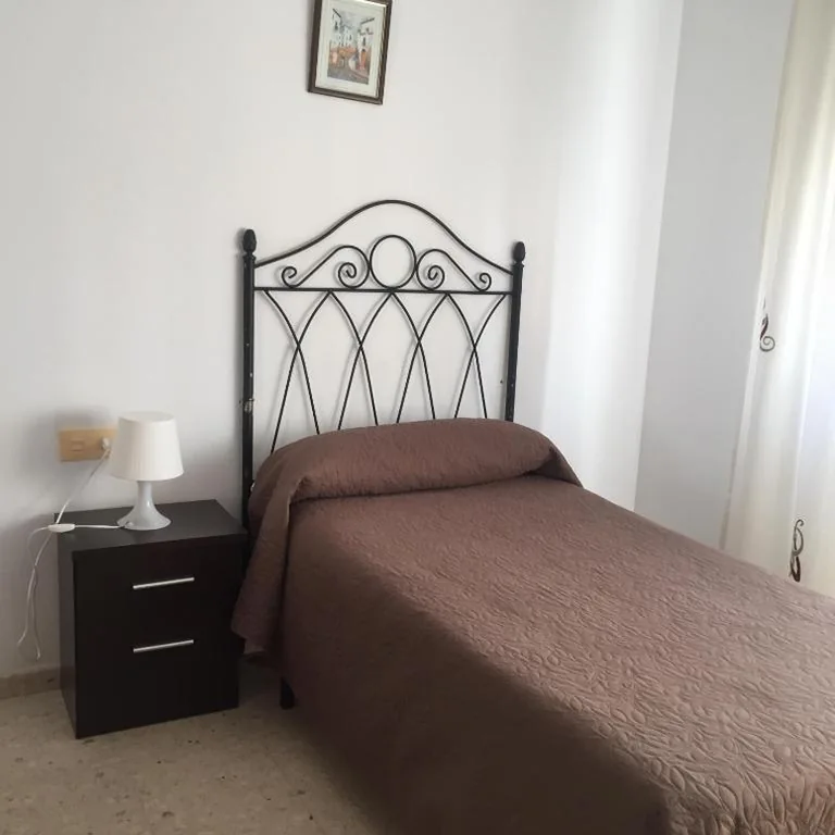 Habitación Individual — Hostal Mediterraneo