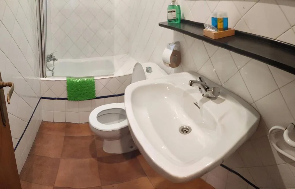 Habitación Doble Superior con terraza - 1 o 2 camas — Hostal Mendaurpe