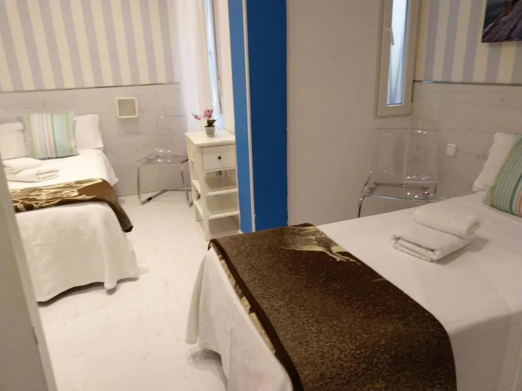 Camera doppia con 2 letti — Hostal Mendoza