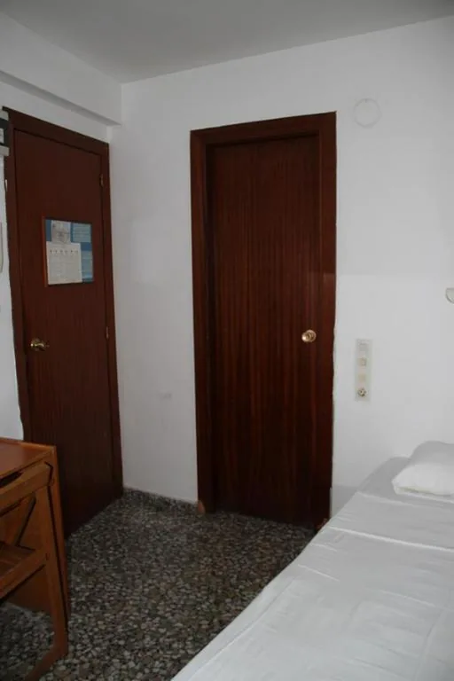 Habitación Individual — Hostal Mengual