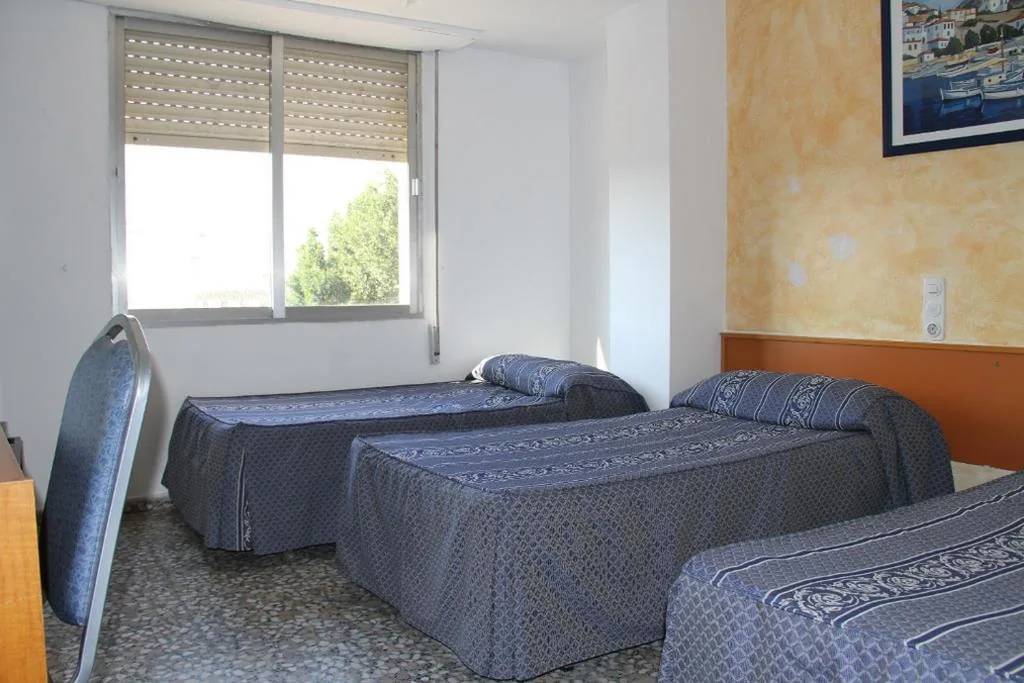 Habitación Triple — Hostal Mengual