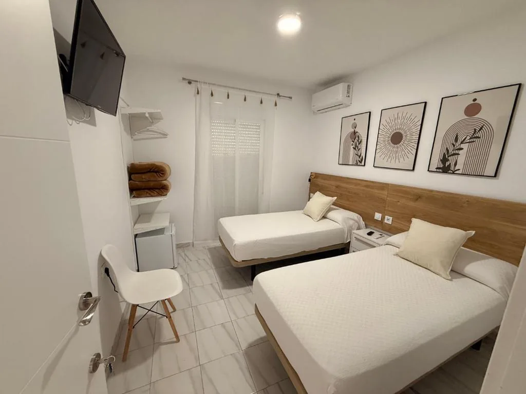Camera doppia standard - 2 letti — Hostal Merino Jédula