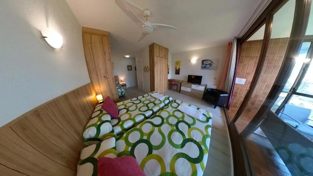 Vierpersoonskamer — Hostal Meson Del Barro - Alojamientos Pamplona