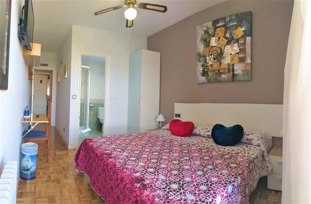 Tweepersoonskamer — Hostal Meson Del Barro - Alojamientos Pamplona