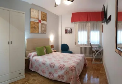 Hostal Meson Del Barro - Alojamientos Pamplona — foto 10