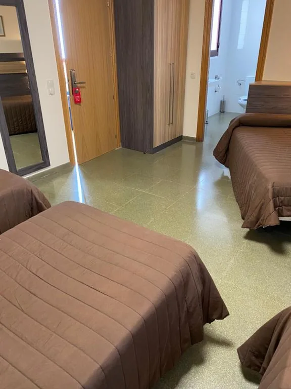 Chambre Quadruple Classique — Hostal Meson Pepa