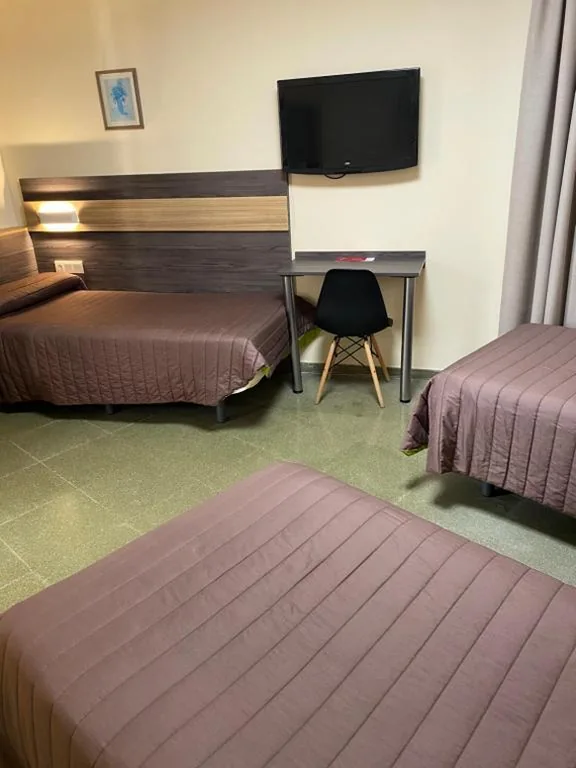 Chambre Triple Basique — Hostal Meson Pepa