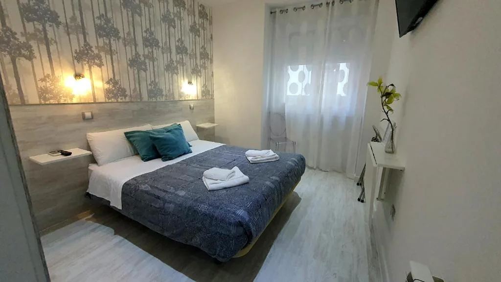 Habitación Individual Exterior — Hostal Met Madrid
