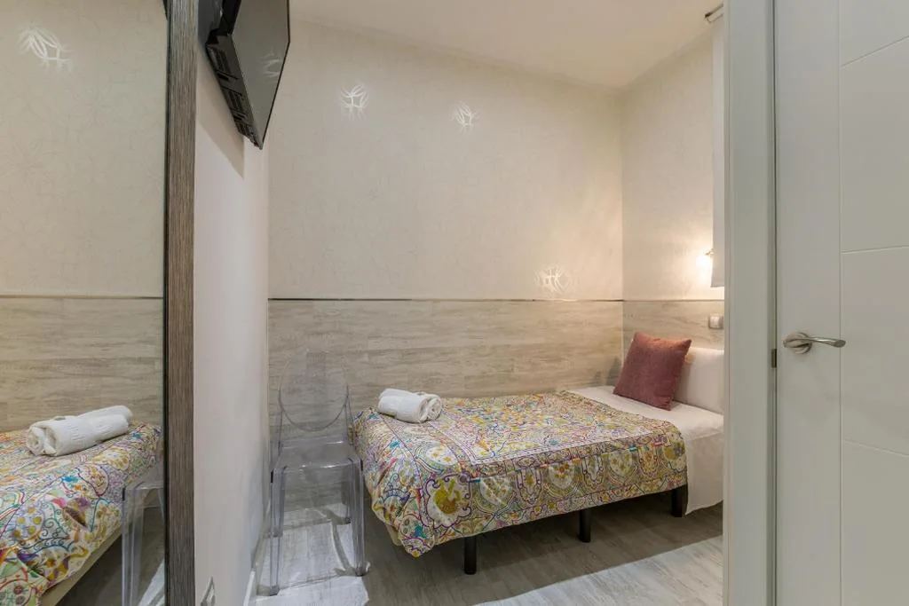 Habitación Individual interior — Hostal Met Madrid