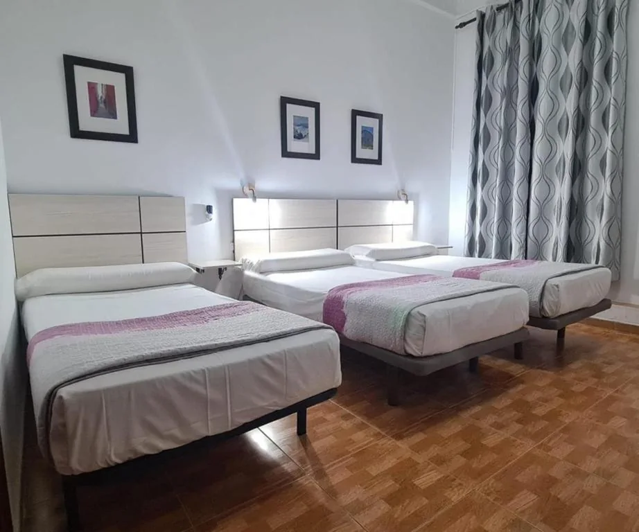 Triple Room - Non-Smoking — Hostal Miami