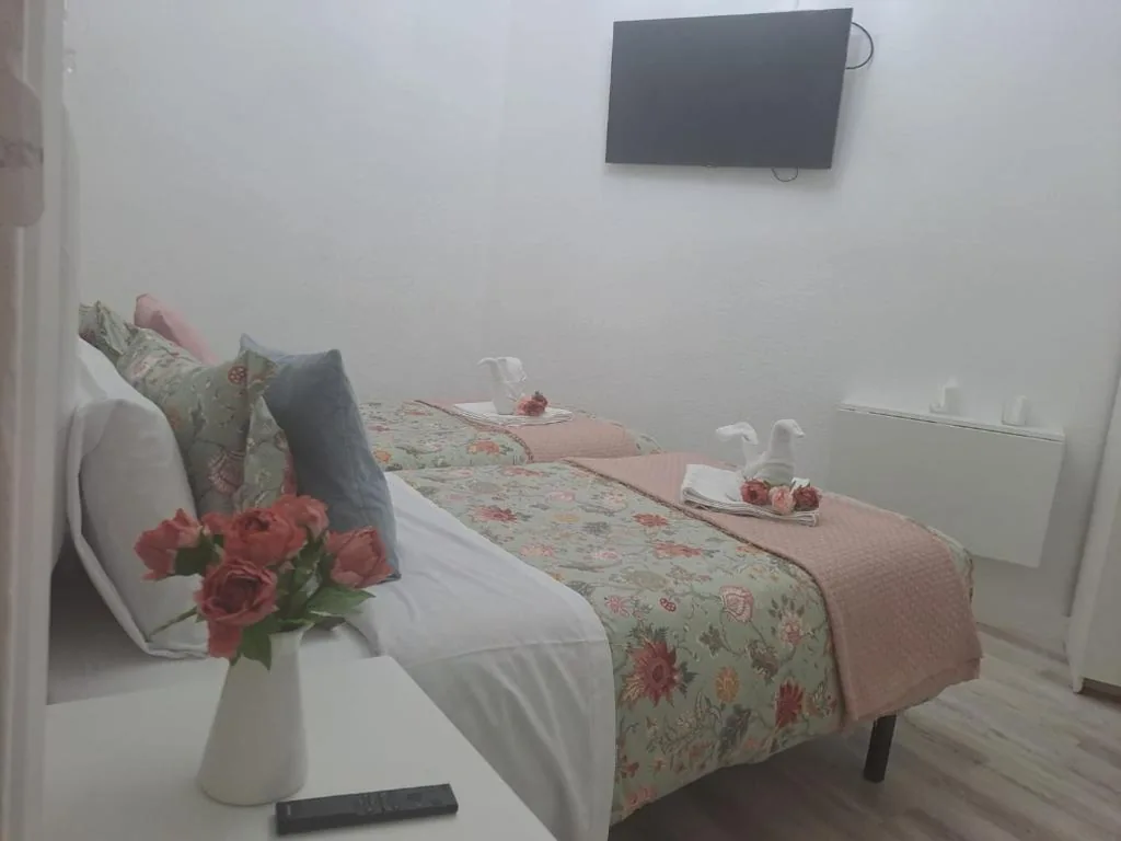 Habitación Doble - 2 camas — Hostal Milan