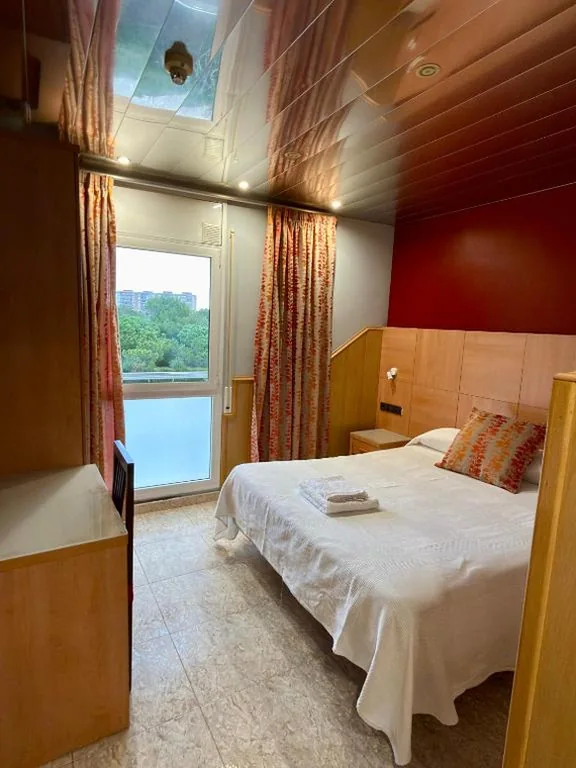 Habitación Deluxe - 1 cama grande — Hostal Milenium