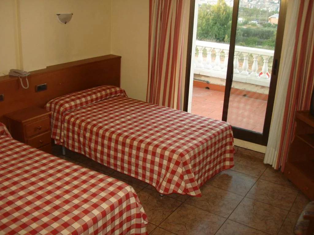 Dreibettzimmer — Hostal Millán