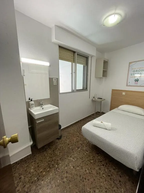 Quarto Individual com casa de banho externa — Hostal Milmarcos