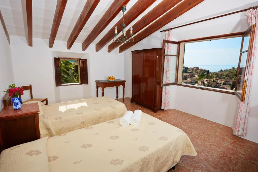 Habitación Doble con baño compartido — Hostal Miramar