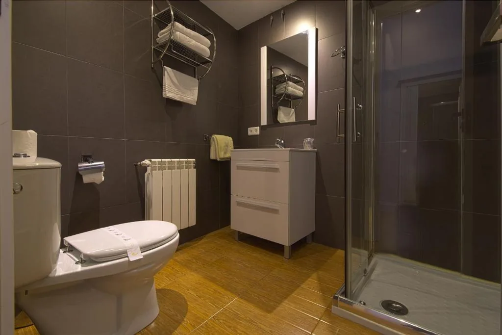 Camera Doppia con bagno privato - 2 letti — Hostal Misericordia