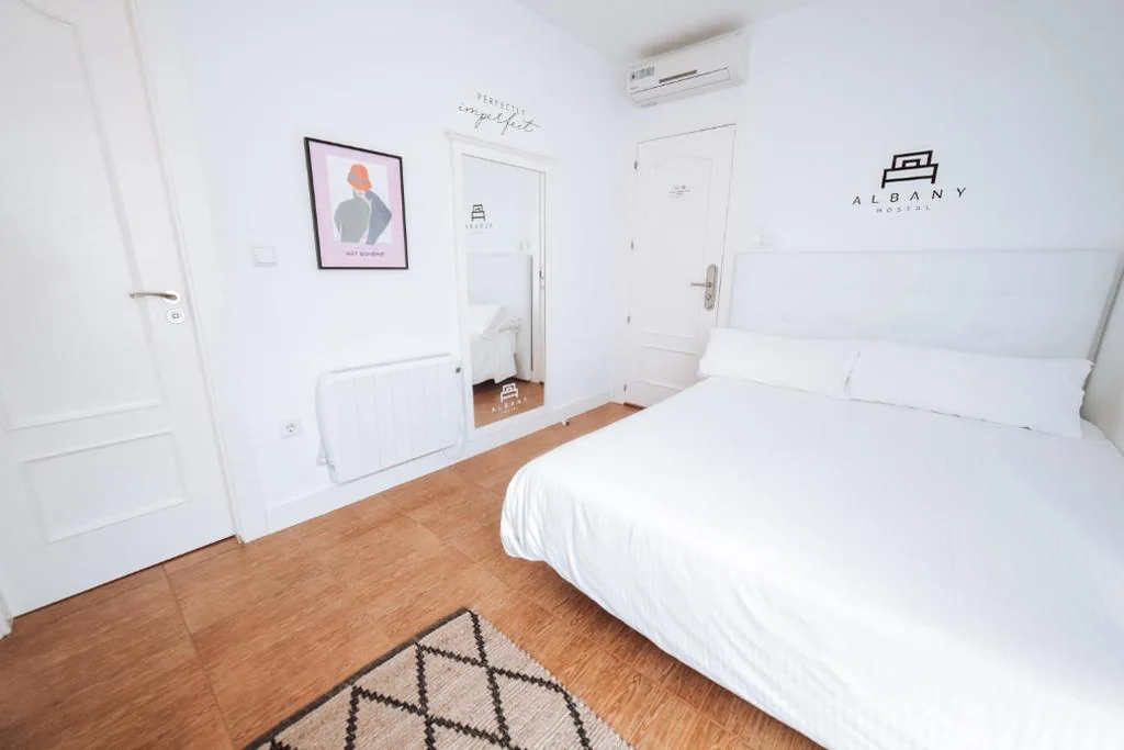 Camera Doppia con bagno privato — Hostal Misericordia
