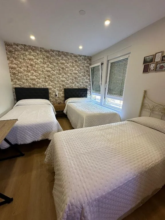Dreibettzimmer — Hostal Monica