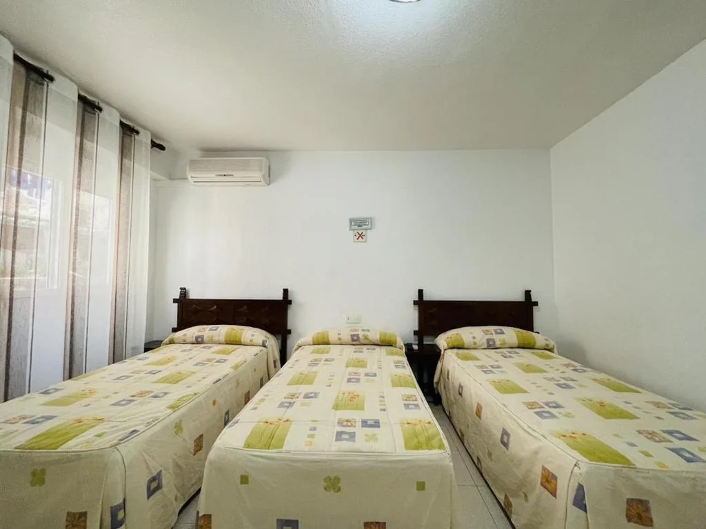 Camera Quadrupla — HOSTAL MONREAL