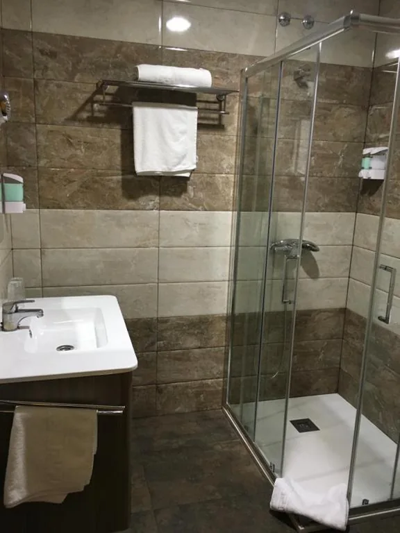 Doppelzimmer – 1 oder 2 Betten — Hostal Mont Royal