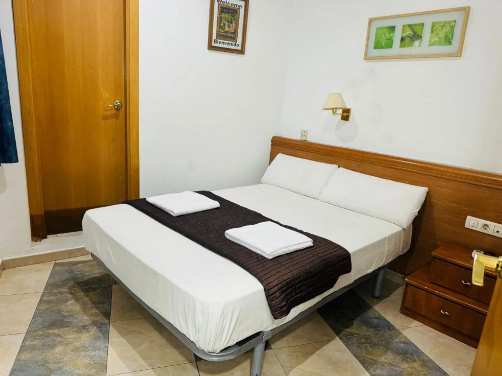 Habitación Doble Superior con ventana — Hostal Mont Thabor