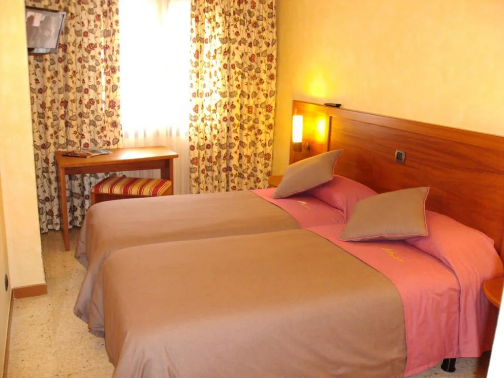 Habitación Doble - 1 o 2 camas — Hostal Montaña