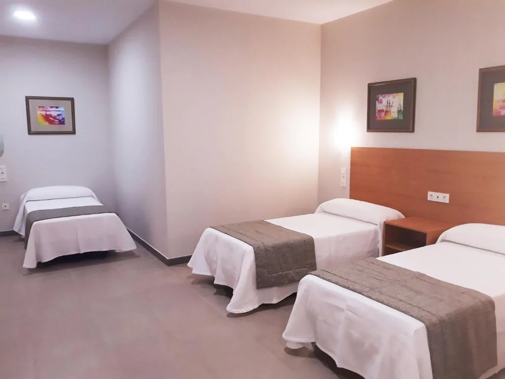 Driepersoonskamer — Hostal Montemayor