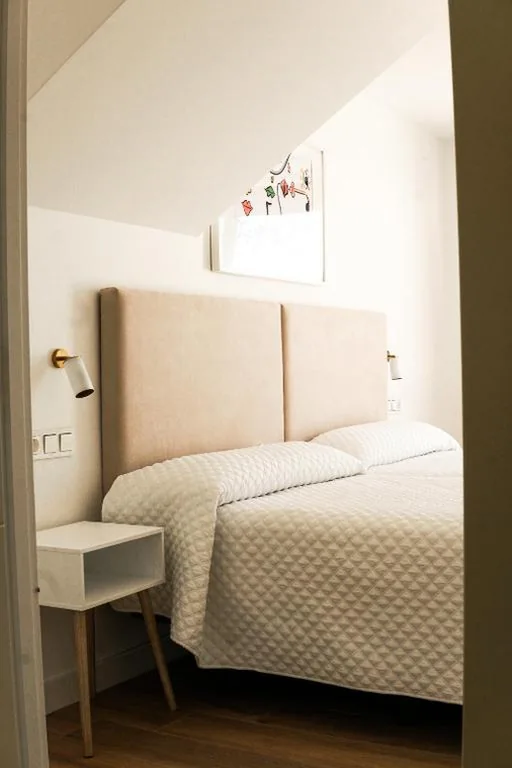 Superior Twin Room with Sea View with Private Bathroom — Hostal Montevideo Camino De Santiago & Beachfront