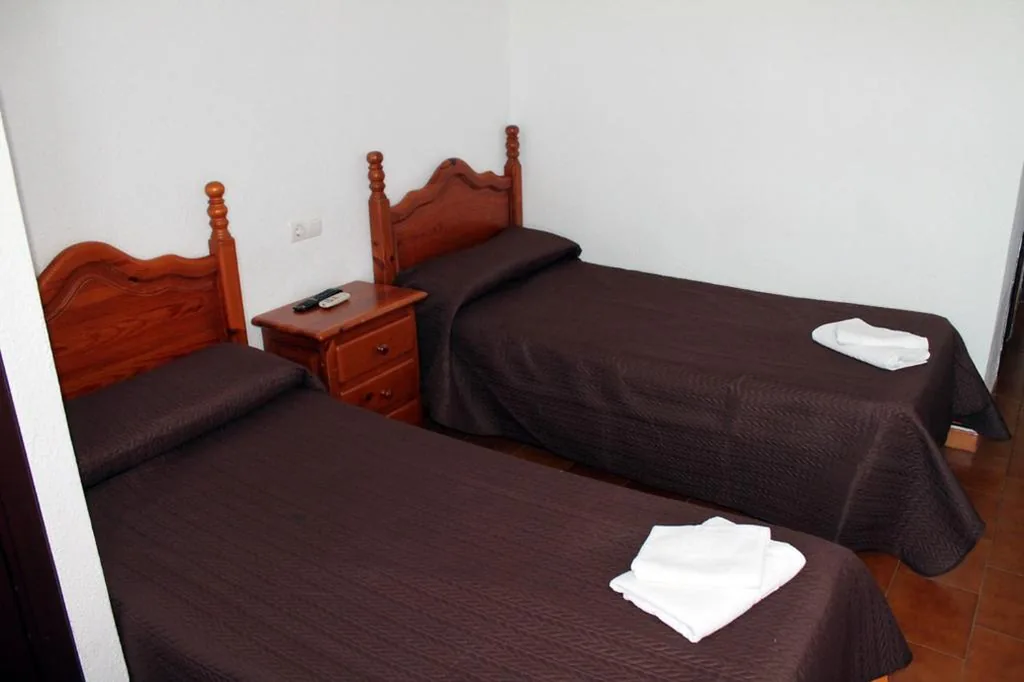 Tweepersoonskamer met 2 Bedden — Hostal Montilla Sotogrande