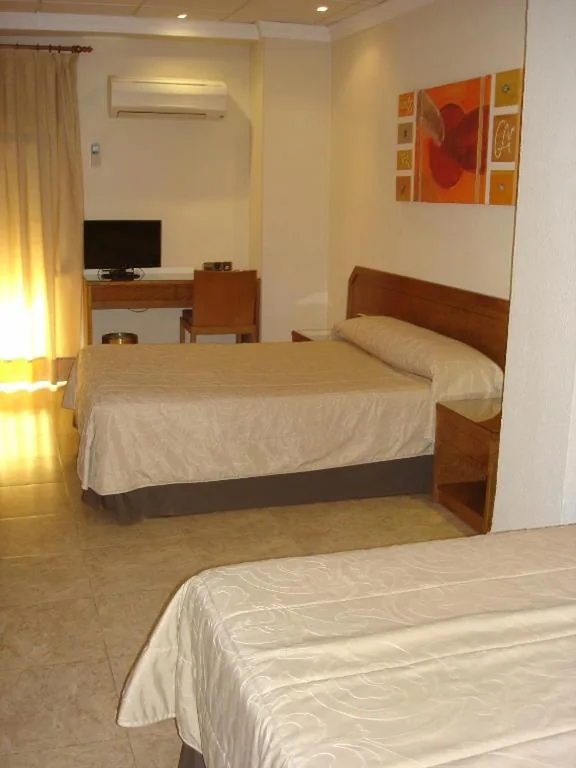 Camera Tripla — Hostal Moreno
