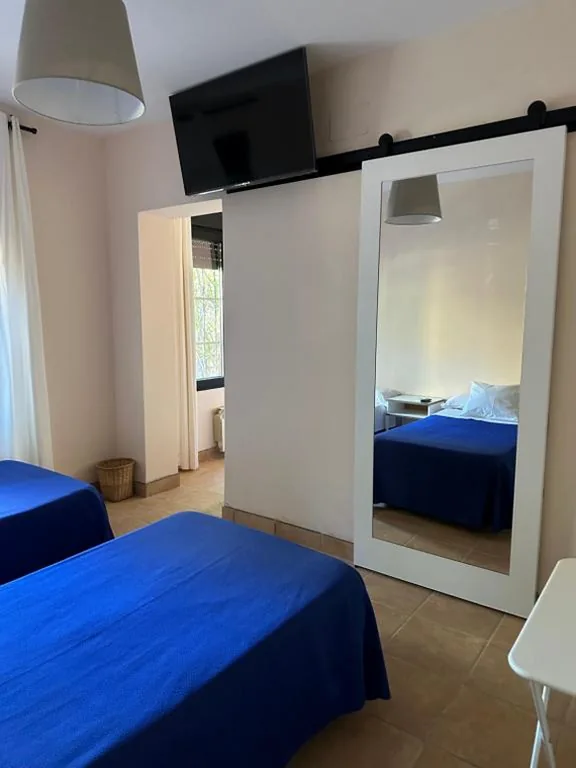 Habitación Doble con cama supletoria - 2 camas — Hostal Moscatel