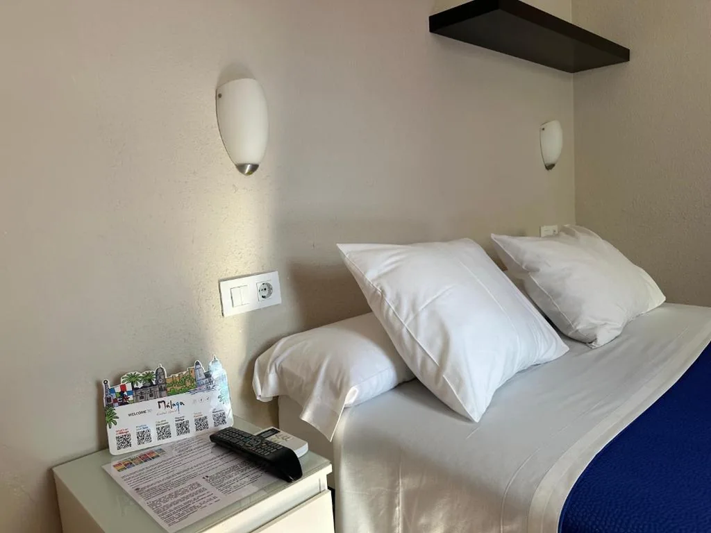 Habitación Doble Pequeña — Hostal Moscatel