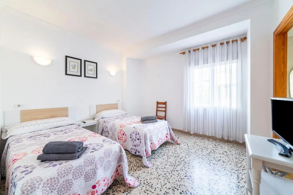 Deluxe-Doppelzimmer mit Dusche — Hostal Moya