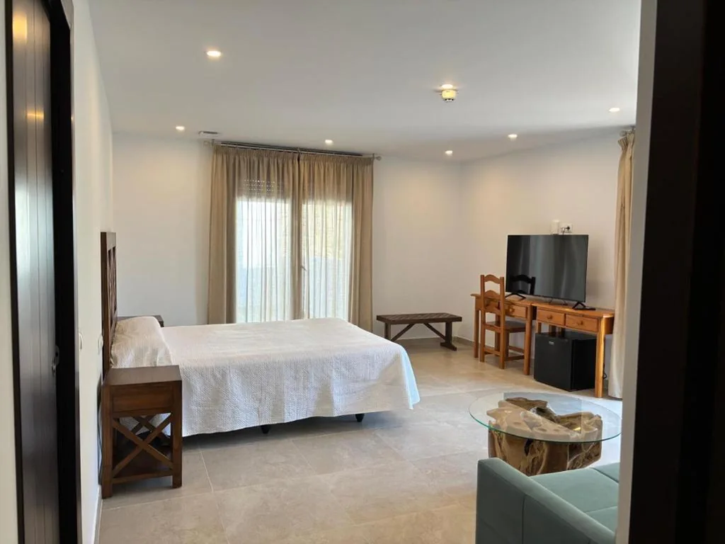 Habitación Doble con balcón — Hostal Mulhacén