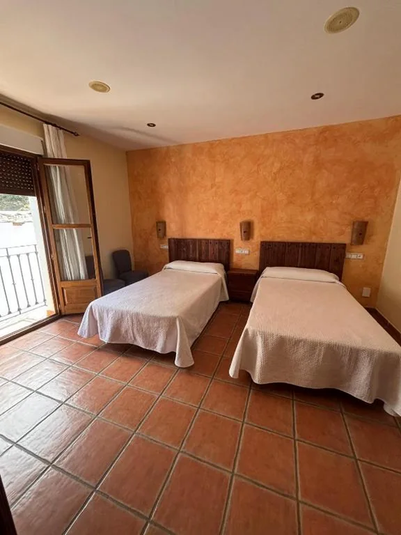 Habitación Doble Deluxe - 2 camas — Hostal Mulhacén