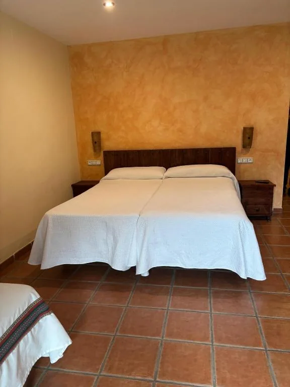 Habitación Triple con vistas — Hostal Mulhacén