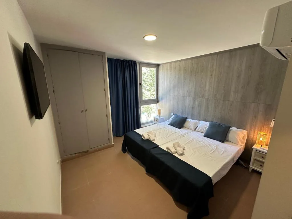 Camera Doppia Deluxe (2 adulti + 1 bambino) — Hostal MYD Pantano