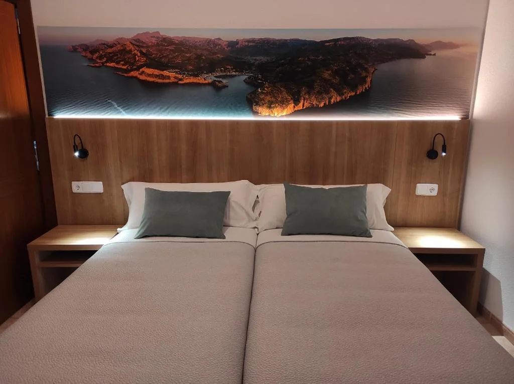 Habitación Doble con baño privado - 1 o 2 camas — Hostal Nadal