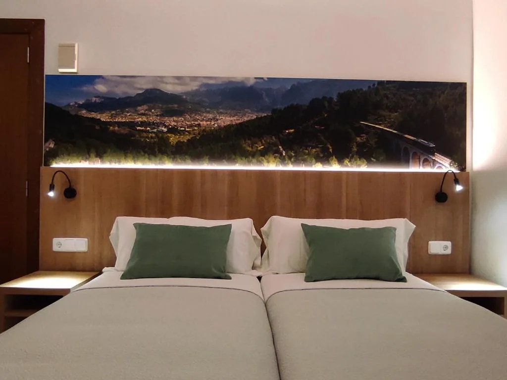Habitación Doble Familiar con baño privado — Hostal Nadal