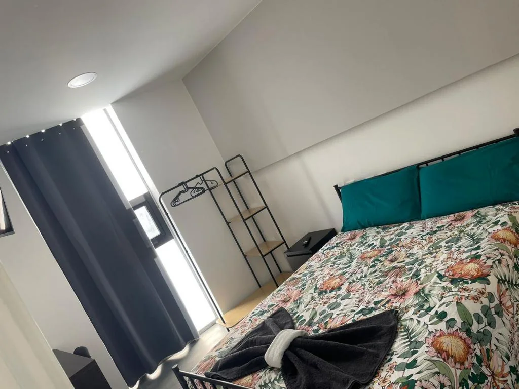 Doppelzimmer mit eigenem Bad — Hostal NANA B&B