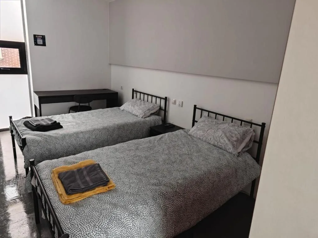 Doppelzimmer mit eigenem Bad — Hostal NANA B&B