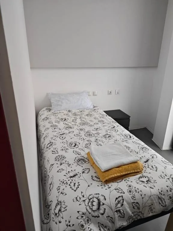 Einzelzimmer mit eigenem Bad — Hostal NANA B&B