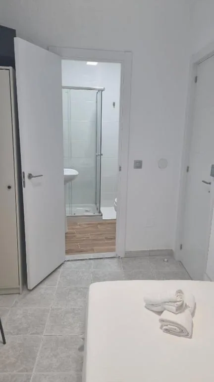 Habitación Individual Pequeña — Hostal Nerjasol